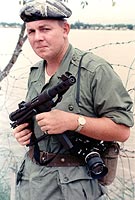 Photo of Joe Galloway in Vietnam