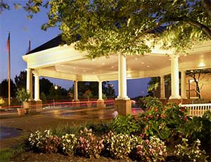 Front entrance of the Sheraton Music City Hotel